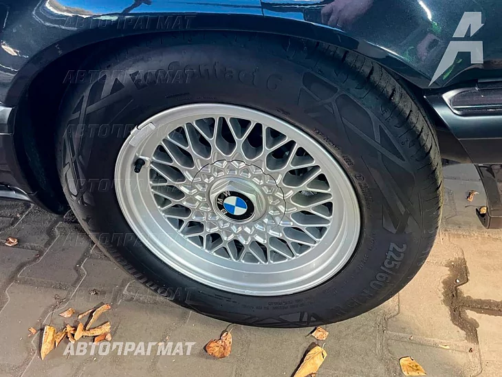 BMW 730i (E32)