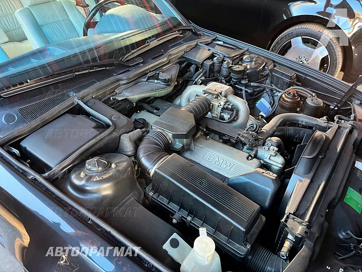 BMW 730i (E32)