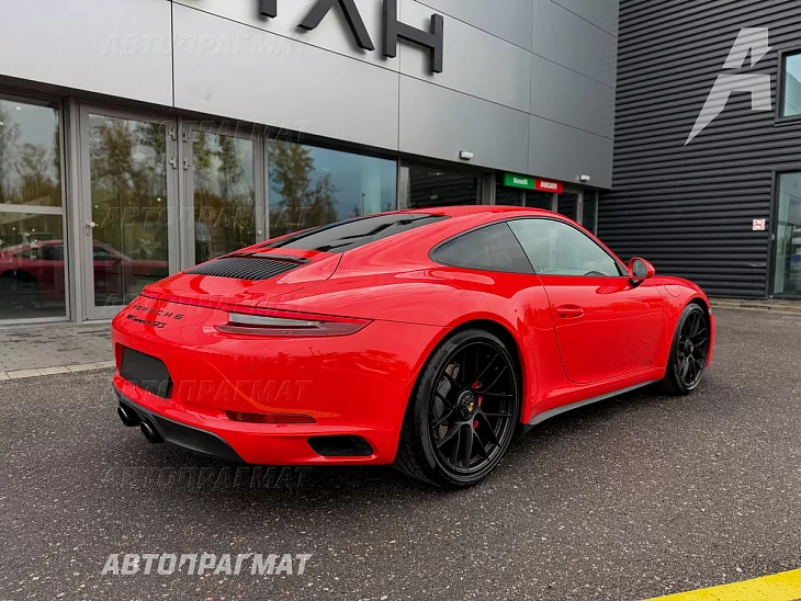 Porsche 911 Carrera 4 GTS