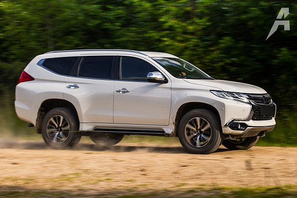Mitsubishi Pajero Sport III